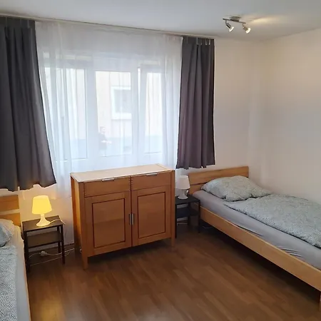 Confidence, Monteurwohnung