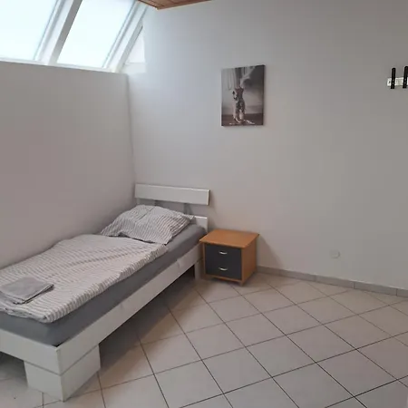 Апартаменты Confidence, Monteurwohnung
