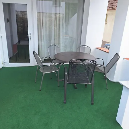 Confidence, Monteurwohnung Apartamento *