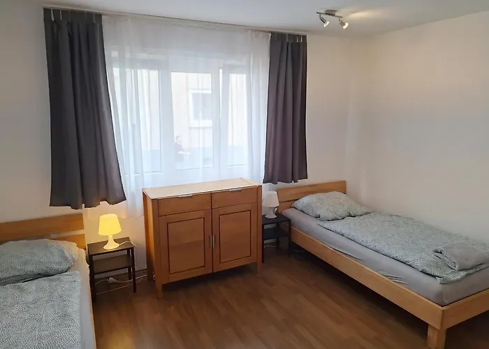 Confidence, Monteurwohnung